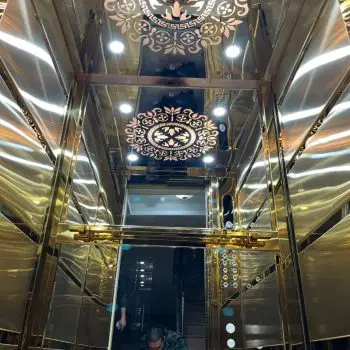 کابین آسانسور با سنگ کف و نورپردازی